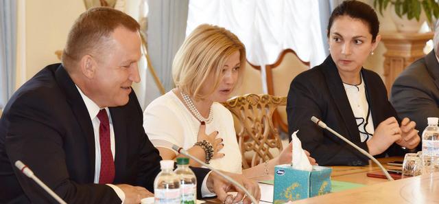 Ирина Геращенко рассказала спецпредставителю США Волкеру о проблемах с освобождением заложников 04
