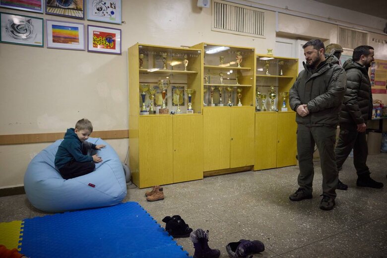 Zelensky visited Vyshhorod damaged by Russian missile shelling 01