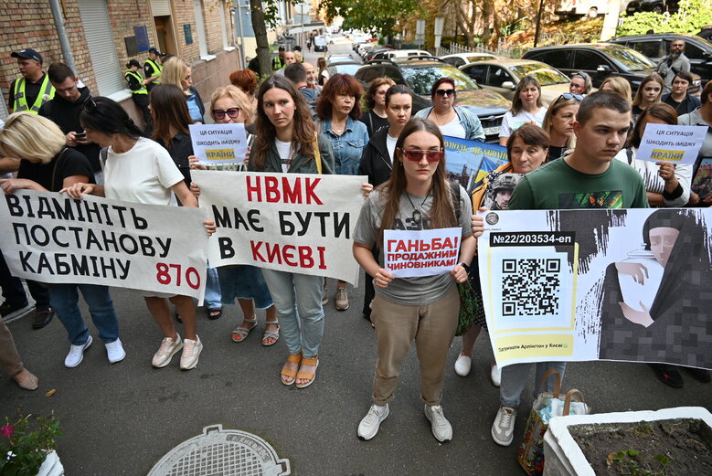 Акція Голоси полеглих Героїв: родичі загиблих воїнів закликають владу створити Національне військове кладовище у Биківні 01