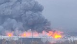 Распределительный центр Ozon площадью 79 тыс. кв. м горит в Петербурге после атаки БПЛА
