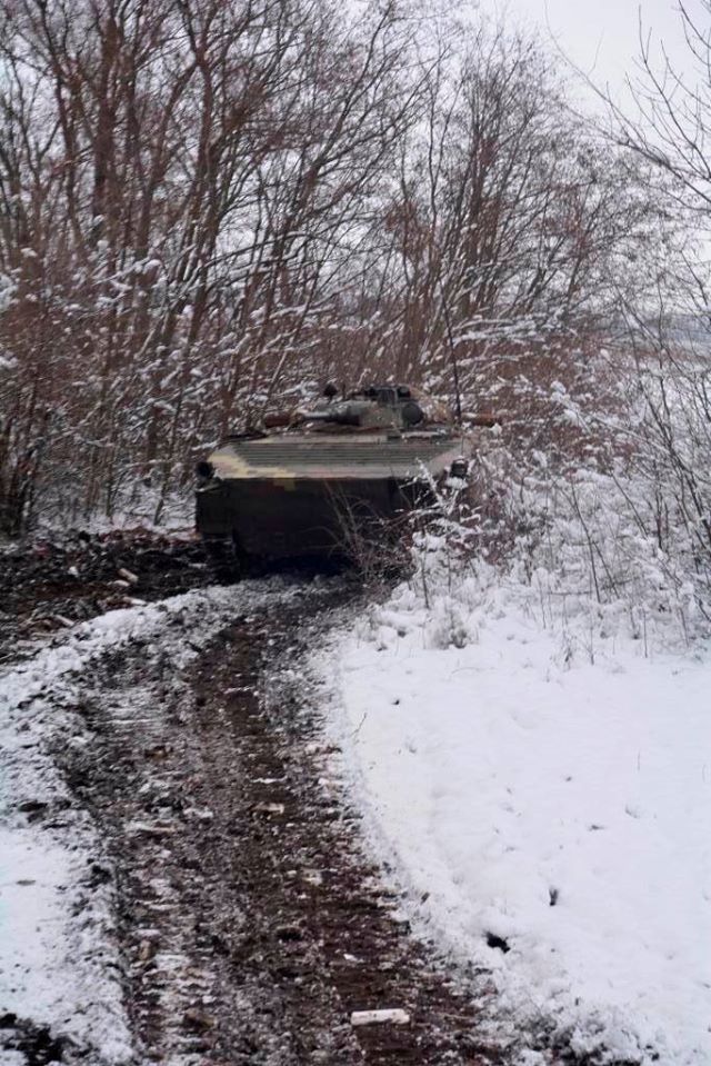 В зоне ООС на Луганщине прошли учения экипажей БМП 46-й ОДШБр 03