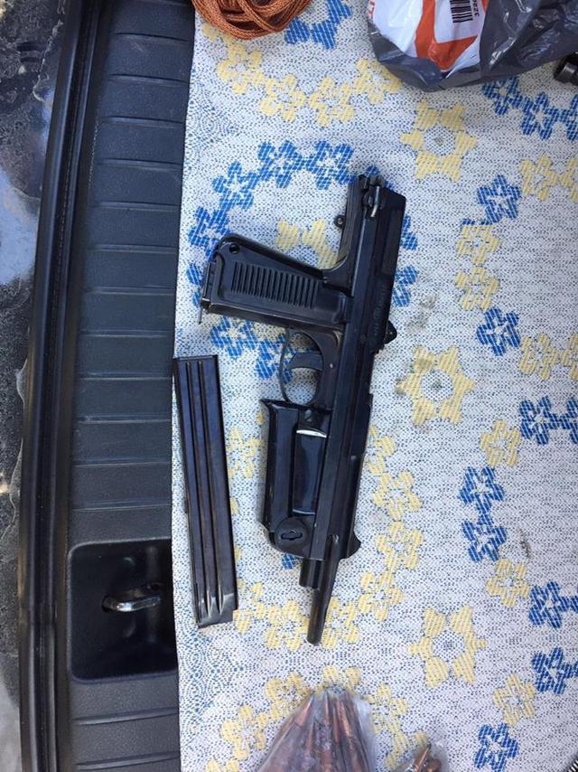SBU detains group of ATO zone arms traders 07 SBU detains group of ATO zone arms traders 07