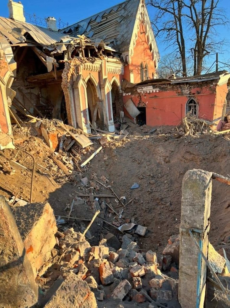 Місто, яке мужньо стримує натиск ворога, - наслідки ворожих обстрілів Чернігова 12
