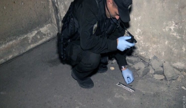 Ночью прогремел взрыв РГД-5 во дворе волонтерского центра и штаба "Самообороны Одессы". ФОТОрепортаж+ВИДЕО