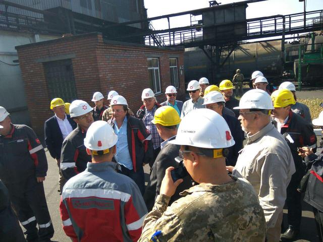 Євродепутати відвідали Авдіївку: Важливо донести колегам у Європарламенті, наскільки ця частина України постраждала від російської агресії 04 Євродепутати відвідали Авдіївку: Важливо донести колегам у Європарламенті, наскільки ця частина України постраждала від російської агресії 04