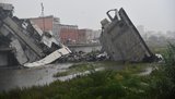 Обвалення моста в Генуї: рятувальники знайшли авто із загиблою сім