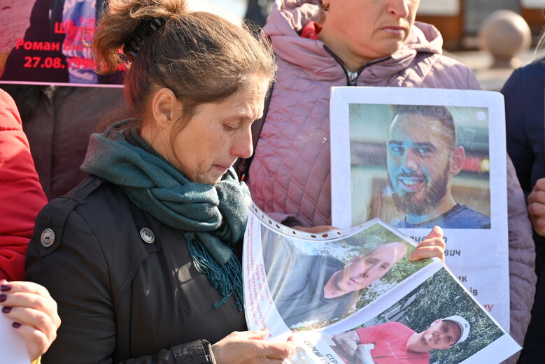 У Києві відбулася акція на підтримку цивільних жертв насильницьких зникнень 13