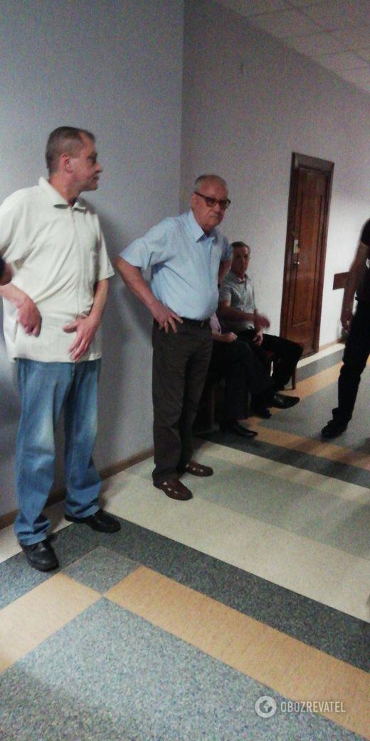 Продовжуючи справу великого жовтня: подробиці обшуків СБУ у Симоненка і КПУ 11