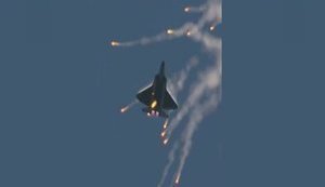 Цього не вміє жоден російський літак: Повітряний дрифт на F-22 Raptor ВПС США. ВIДЕО