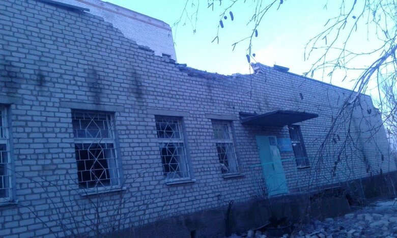Войска РФ обстреляли больницу в Орехове и школу в Степногорской громаде Запорожской области 02