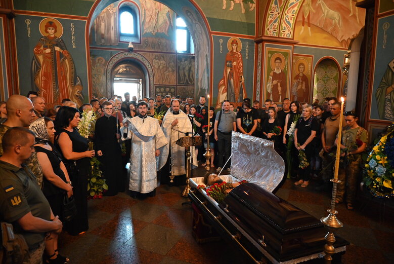 Із загиблим сержантом 68-ї ОЄБр Антоном Усовським попрощалися у Михайлівському Соборі 34