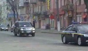 Янукович с шиком проехал по Одессе. Одесситы матерились. ВИДЕО.