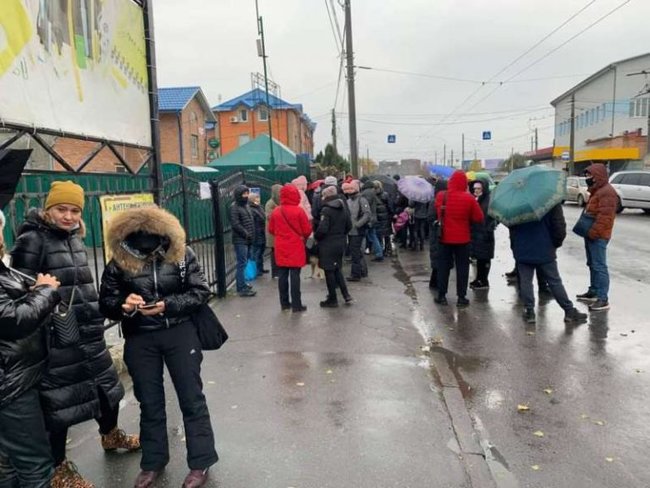 Сотрудники рынка протестуют в Виннице 05