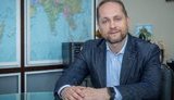 Во двор основателя интернет-провайдера "Ланет" Мазура бросили гранату, он связывает это с прекращением трансляции NewsOne. ФОТО