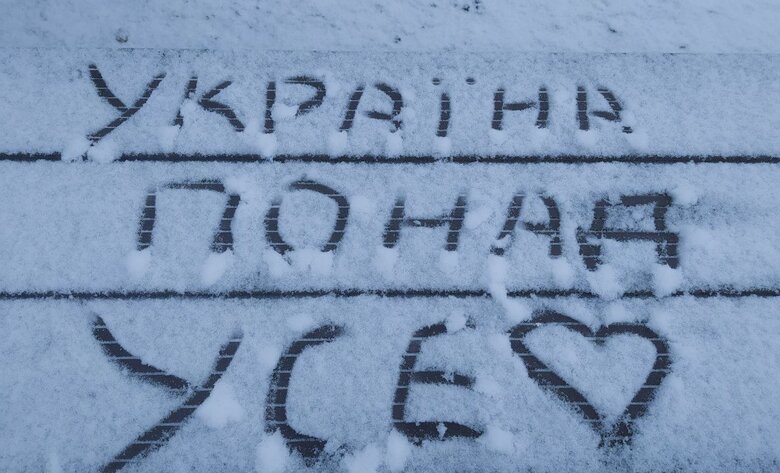 Сніговий спротив: в окупованому Маріуполі влаштували проукраїнський флешмоб 03