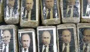 Понад 300 упаковок гашишу із зображенням Путіна виявили на березі моря у Лівії. ФОТОрепортаж