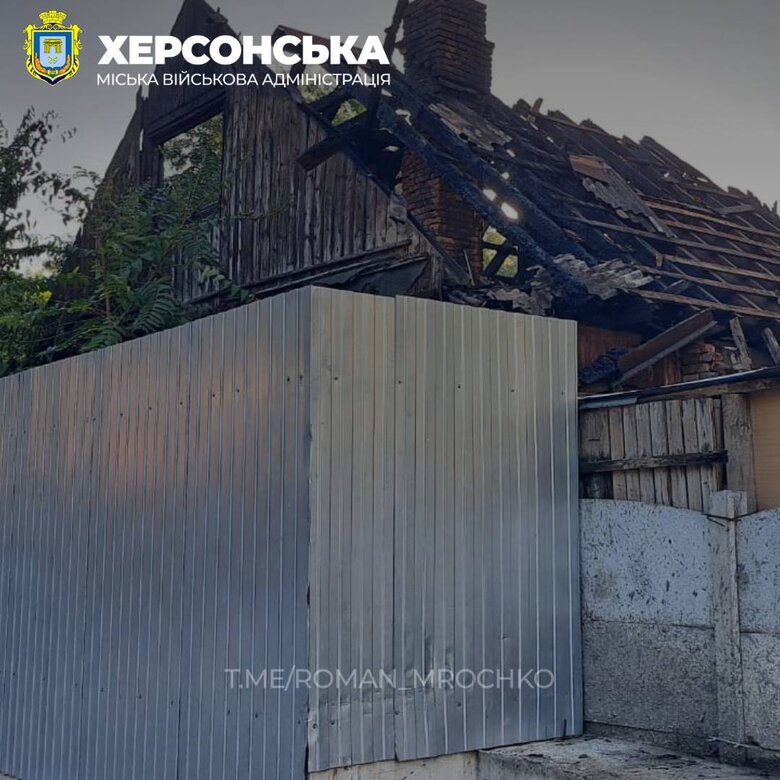 Наслідки ворожих обстрілів Херсону 04 Наслідки ворожих обстрілів Херсону 04