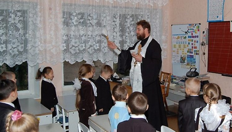 "Основи християнської етики" не можуть бути обов'язковим предметом у школі, - Шкарлет