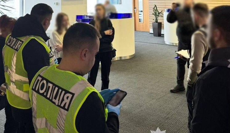 У Києві викрили схему переправлення іноземців через кордон під виглядом волонтерства. ФОТОрепортаж