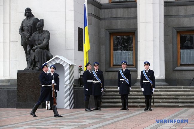 Под Радой появился почетный караул Нацгвардии 09