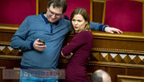 Нога Пашковского на мебели ВР и рассмотрение поправок в законопроекте о продаже земли - работа ВР 20 февраля. ФОТОрепортаж