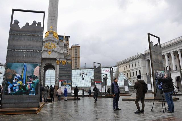 Выставка Майдан: ландшафты памяти открылась в центре столицы 01 Выставка Майдан: ландшафты памяти открылась в центре столицы 01