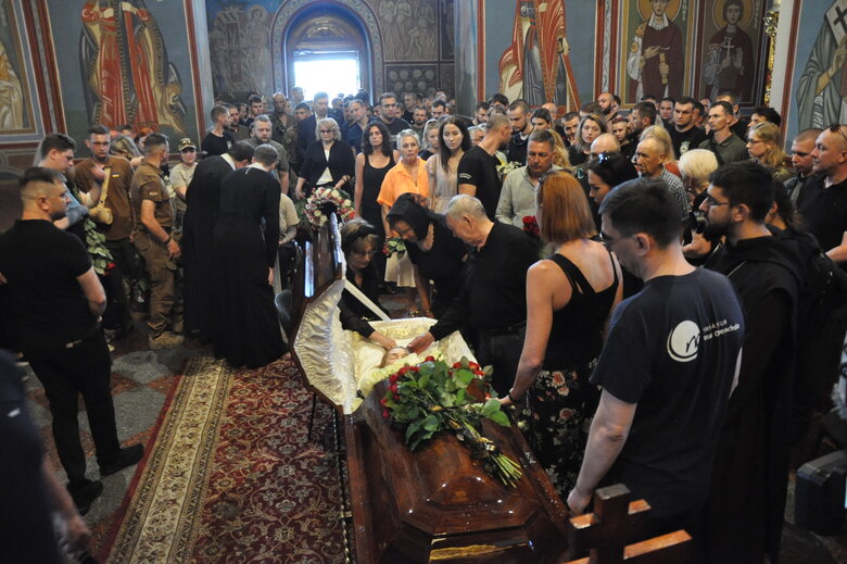 Медика из Госпитальеров Наталью Фраушер провели в последний путь 05