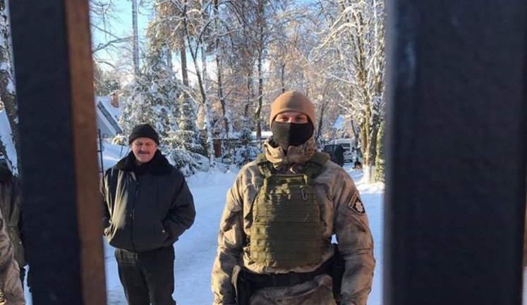 "Смарт-Холдинг" Новинського заявляє про обшук у будинку одного з керівників компанії. ФОТО
