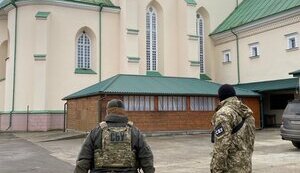 Обыски в епархиях УПЦ МП в 4 областях: обнаружены агитационные листовки объединения Медведчука, российские "триколоры" и бывшие склады оккупантов, - СБУ. ФОТОрепортаж