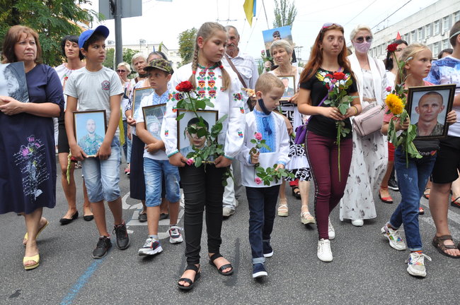 У центрі Києва відбувся Марш захисників України 78