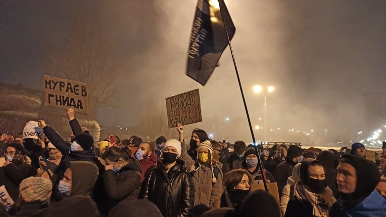Біля телеканалу НАШ в Києві відбулась акція Вимкніть зброю Росії з вимогою санкцій проти Мураєва 07