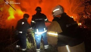 Росія атакувала Ніжин: загинув рятувальник ДСНС, ще двоє поранені. ФОТОрепортаж