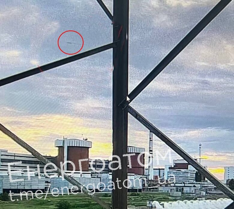 Ракета окупантів пролетіла критично низько над Південноукраїнською АЕС, це черговий акт ядерного тероризму, - Енергоатом 04