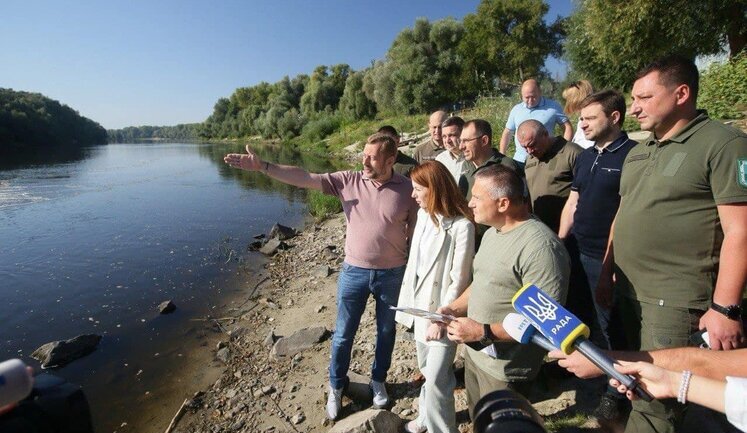 "Ще два-три тижні": У Держводагентстві спрогнозували, коли очиститься вода у Сеймі і Десні