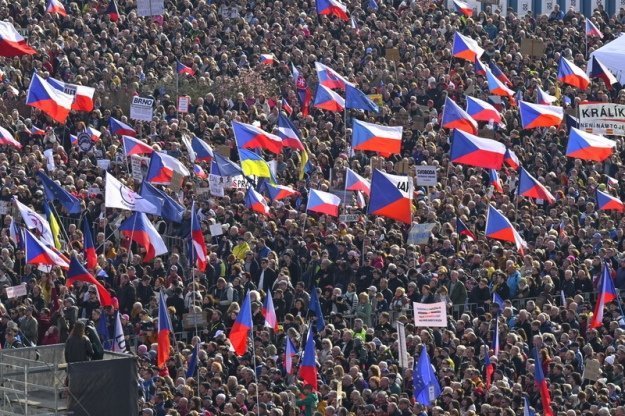 у Празі триває багатотисячний протест проти уряду Бабіша