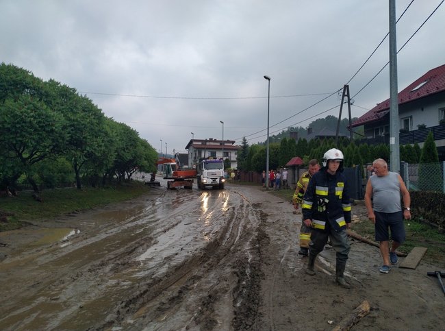 Негода в Польщі: річка вийшла з берегів і затопила трасу на Закопане 04