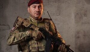 Командир десантного батальйону, Народний герой України Сергій Кужелюк: "Багато позицій втрачено тому, що ми туди не змогли посадити особовий склад – жодної людини не знайшлося, щоб закрити позицію"