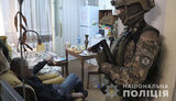68-річний чоловік проник у столичну квартиру на 9 поверсі й утримував у заручниках жінку, його затримали спецпризначенці, - Нацполіція. ФОТО