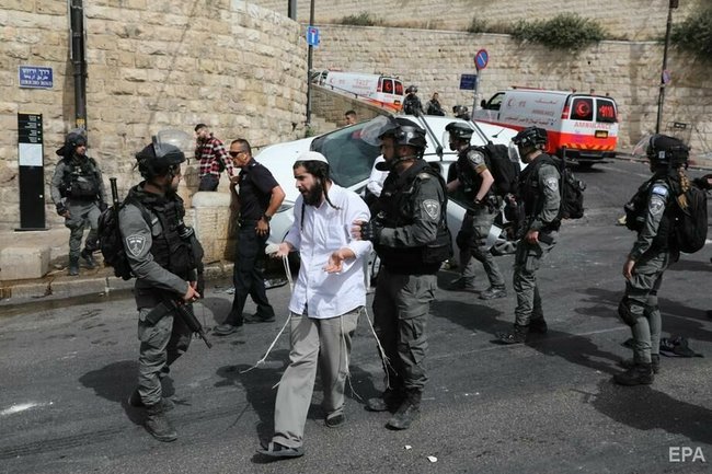 Ракетні обстріли і вуличні заворушення: кадри з Ізраїлю 33