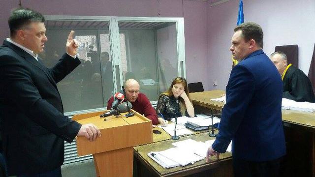 Тягнибок у суді дає свідчення проти екс-командира львівського Беркута 01 Тягнибок у суді дає свідчення проти екс-командира львівського Беркута 01