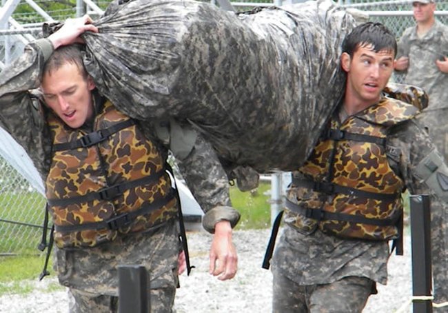 Як отримати Медаль Пошани? Подвиг і карєра сержант-майора армії США Томаса Пейна 03