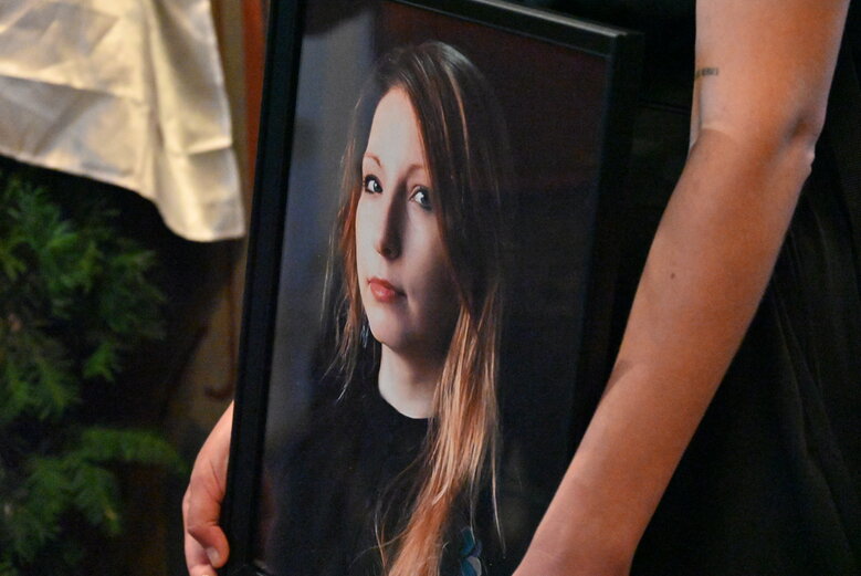 З письменницею Вікторією Амеліною, вбитою в Краматорську російською ракетою, попрощалися в Києві 06 З письменницею Вікторією Амеліною, вбитою в Краматорську російською ракетою, попрощалися в Києві 06