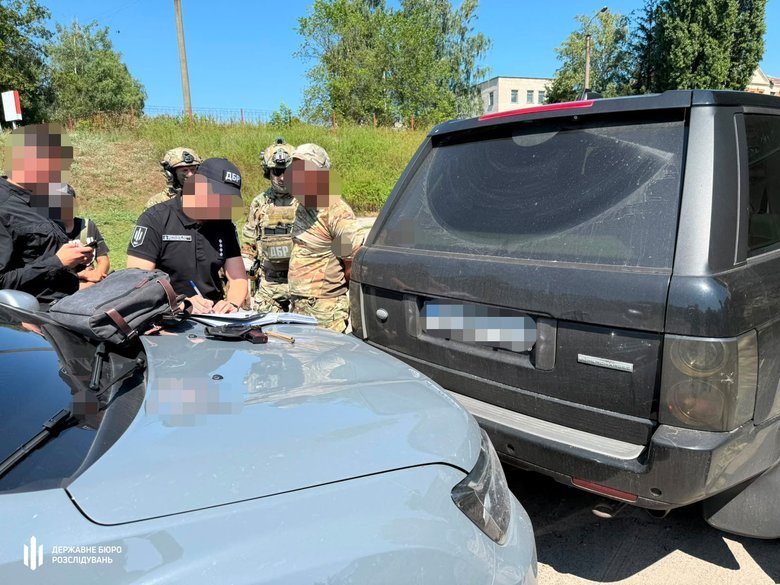 ДБР повідомило про підозру прикордоннику, який намагався підкупити командира для втечі зі служби