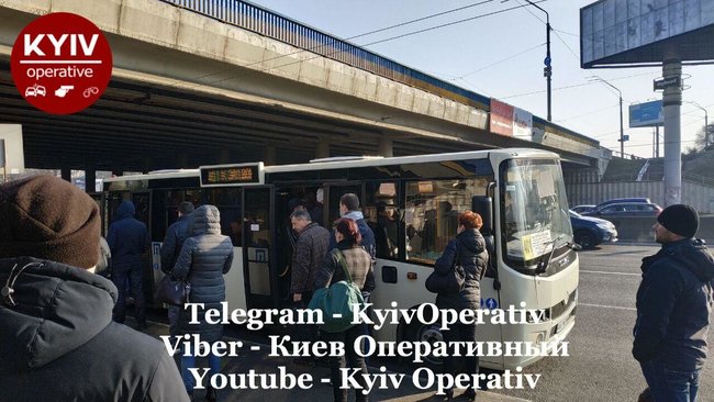 Kyiv suffers from traffic jams as underground remains closed 04