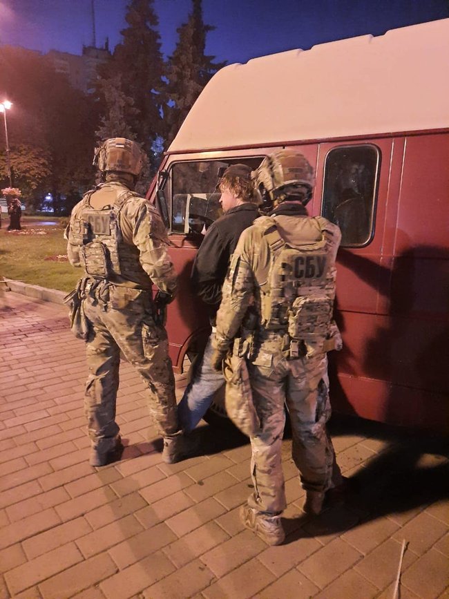 Фото с места освобождения заложников в Луцке 01
