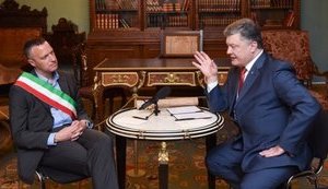 Порошенко заслужил почетное звание, его отмена – политическая, - экс-мэр Вероны Този