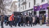 Отключение Vodafone: в оккупированном Донецке очереди за SIM-картами местного оператора, активизировались спекулянты. ФОТОфакт