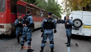В центре Киева наблюдается большое скопление милиции: на улице Городецкого уже стоят автозаки