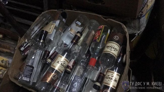 В Тернополе налоговиками ликвидировано подпольное производство алкоголя, фальсифицированного под известные торговые марки 13