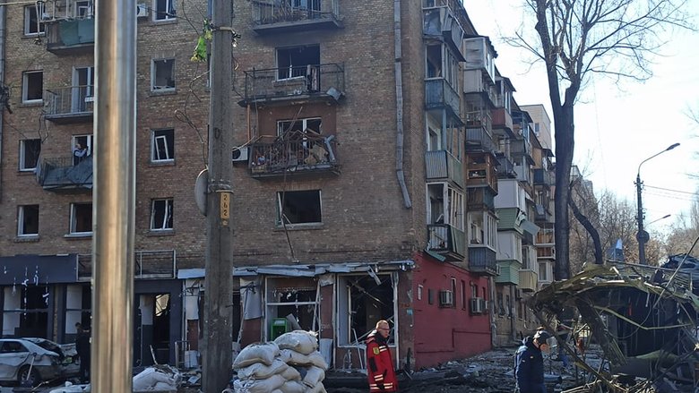 Наслідки падіння збитої російської крилатої ракети на Куренівку в Києві 02 Наслідки падіння збитої російської крилатої ракети на Куренівку в Києві 02